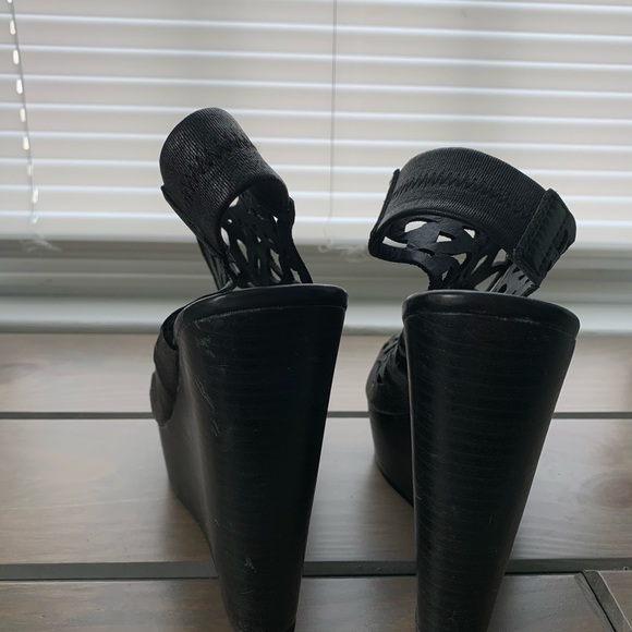 Shoes - Picture 4 of 5